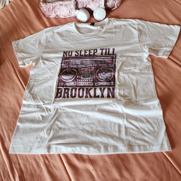 Tops - White Graphic T-Shirt with Brooklyn Print